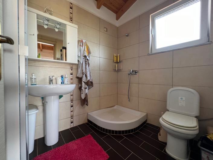 Image No.12-2 Bed House for sale