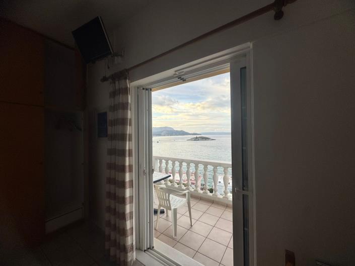 Image No.28-11 Bed Hotel for sale