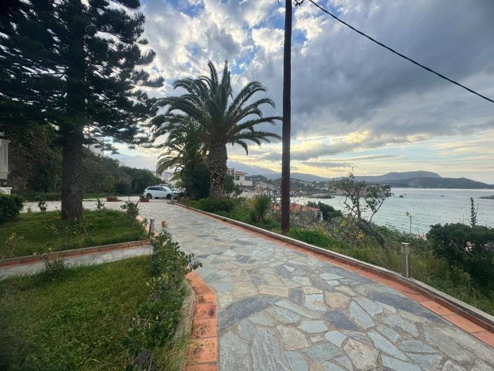 Image No.37-11 Bed Hotel for sale