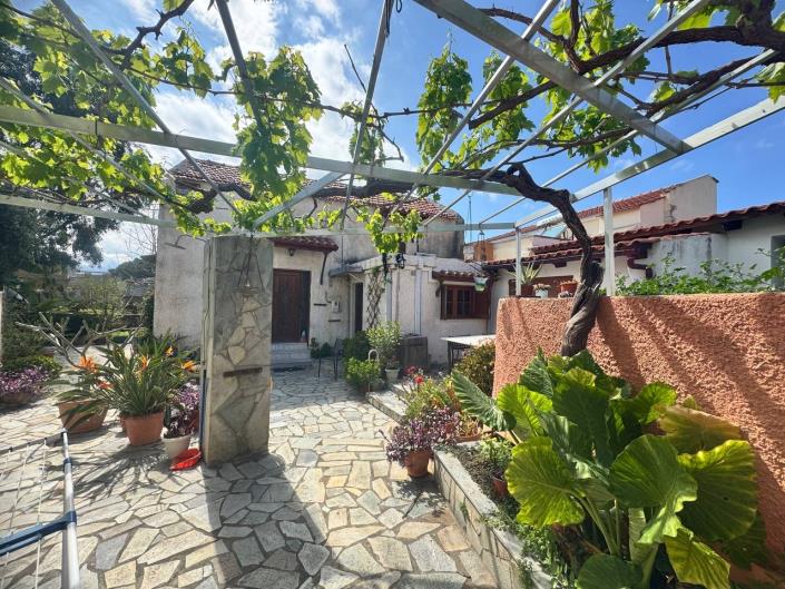 Image No.1-2 Bed House for sale