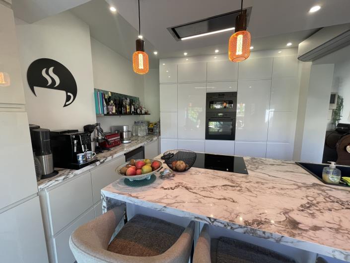 Image No.28-4 Bed House for sale