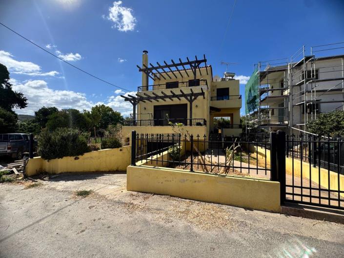 Image No.10-3 Bed House for sale