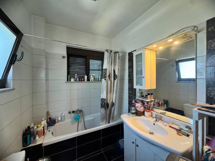 Image No.16-3 Bed House for sale