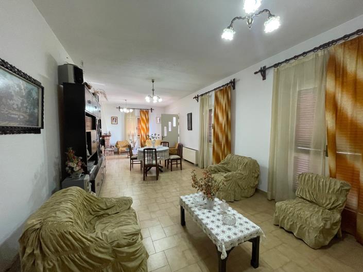 Image No.8-2 Bed House for sale