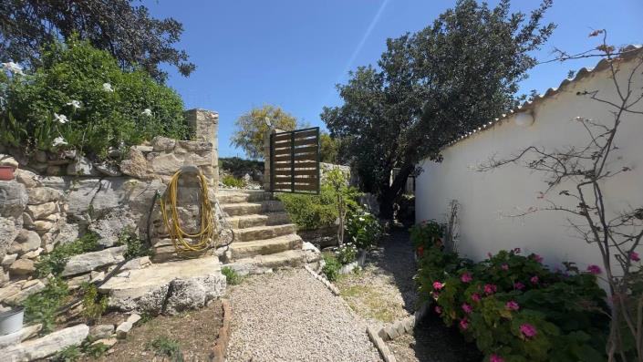 Image No.4-1 Bed House for sale