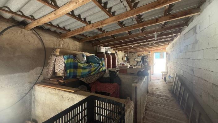 Image No.8-1 Bed House for sale