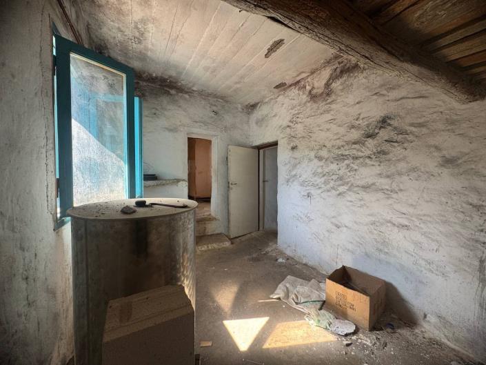 Image No.13-1 Bed House for sale