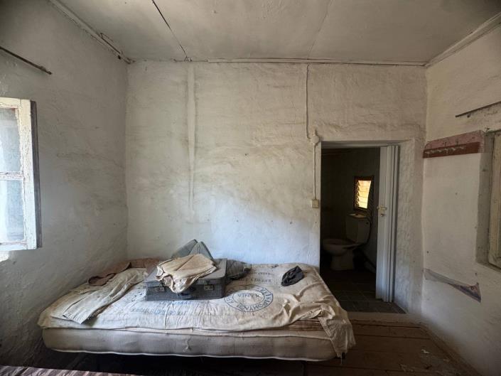 Image No.16-1 Bed House for sale