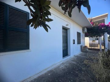 1 - Plaka, Maison