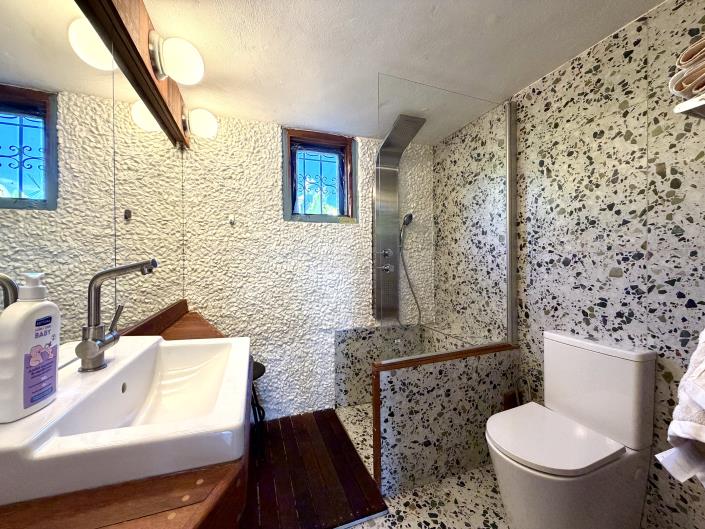 Image No.25-2 Bed House for sale