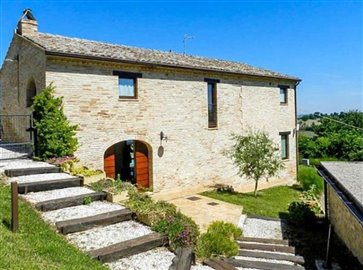 ima31953-2020-10-country-house-montottone-fermo-italy-011-758x564