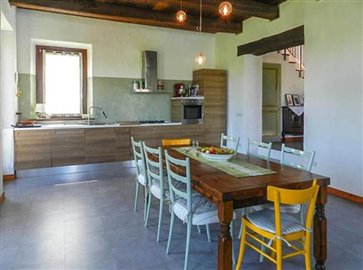 ima31953-2020-10-country-house-montottone-fermo-italy-013-758x564