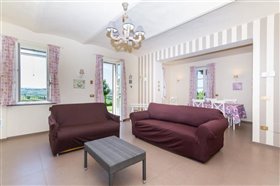 Image No.1-3 Bed House for sale