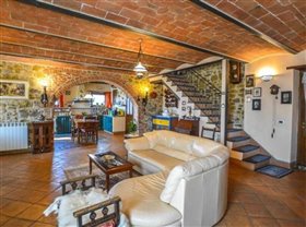 Image No.2-Maison de 8 chambres à vendre à Castiglione del Lago