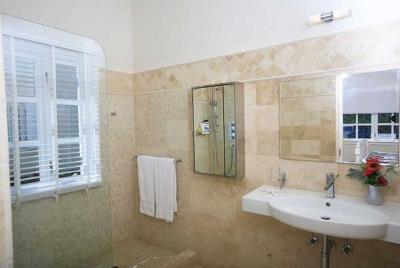 Pinnacle-Real-Estate-Saint-Lucia-Seaview-Residence-Bathroom-3-850x570