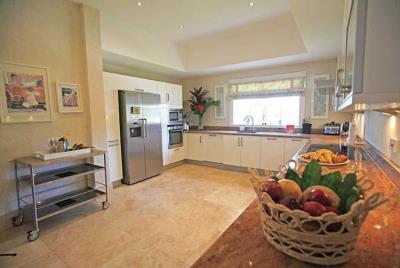 Pinnacle-Real-Estate-Saint-Lucia-Seaview-Residence-Kitchen-1-850x570