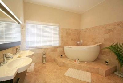 Seaview-Residence-Home-Bathroom-850x570