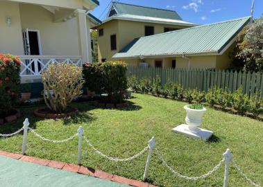 Rodney-Bay-Bungalow-Backyard-3-Saint-Lucia-real-estate-pinnacle-real-estate