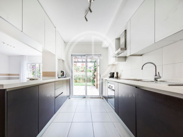 Image No.11-3 Bed House for sale