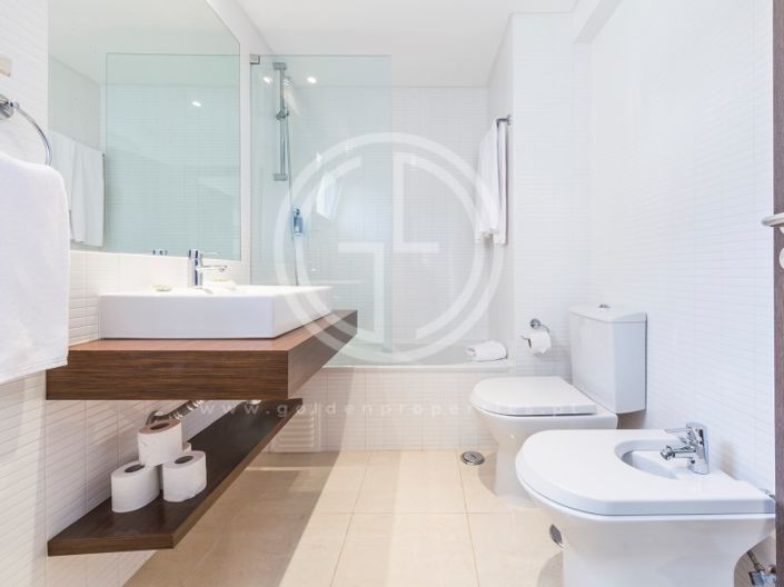 Image No.20-3 Bed House for sale