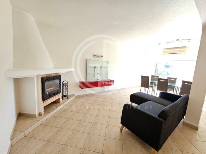 Image No.1-4 Bed House for sale