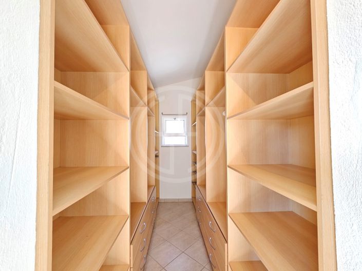 Image No.15-4 Bed House for sale