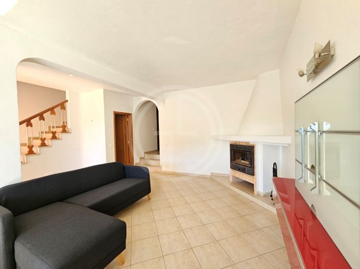 Image No.2-4 Bed House for sale
