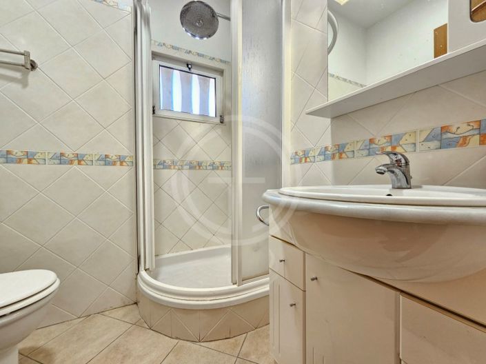 Image No.20-4 Bed House for sale