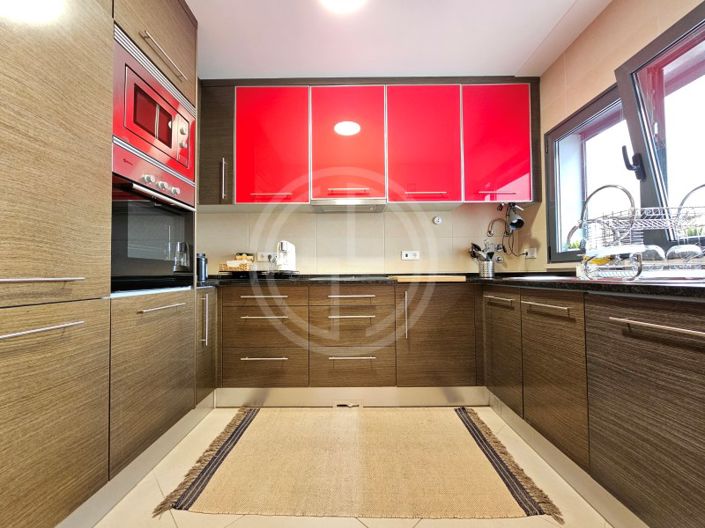 Image No.14-3 Bed House for sale