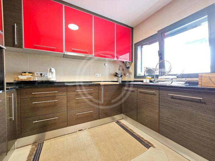 Image No.15-3 Bed House for sale