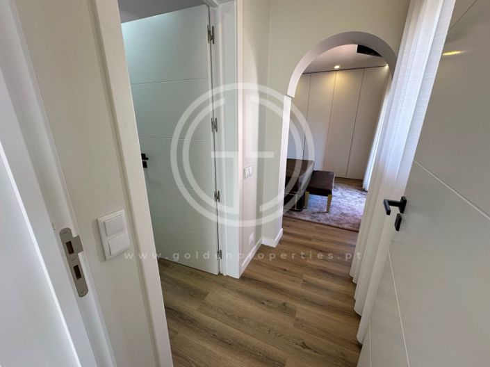 Image No.14-4 Bed House for sale