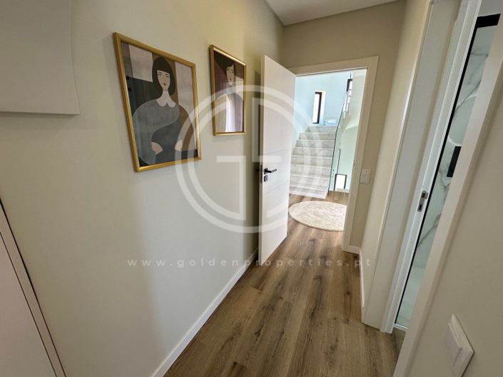 Image No.15-4 Bed House for sale