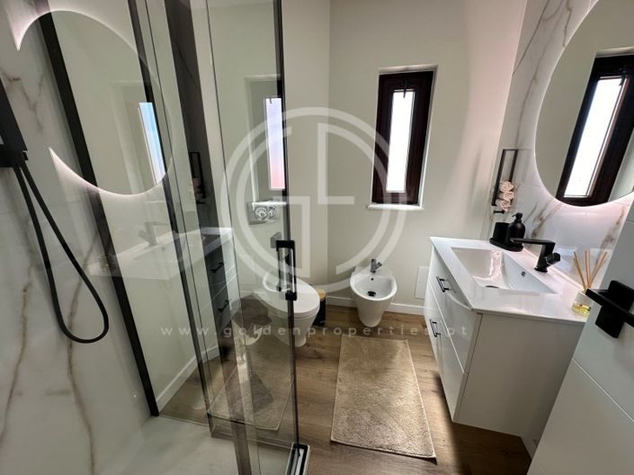 Image No.18-4 Bed House for sale