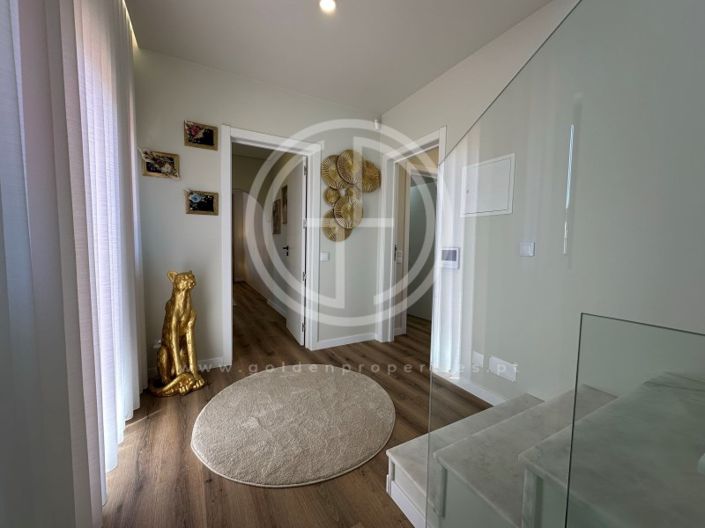 Image No.19-4 Bed House for sale