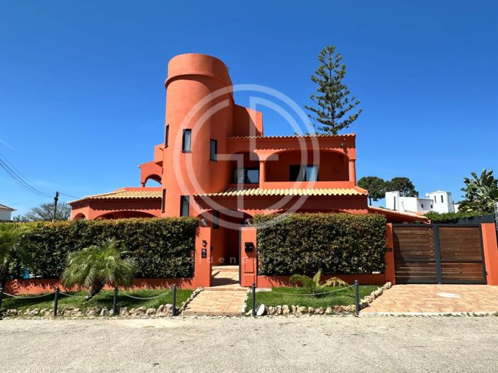 Image No.3-4 Bed House for sale