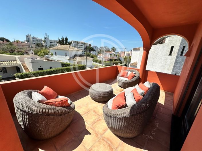 Image No.40-4 Bed House for sale