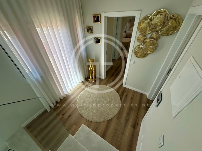 Image No.9-4 Bed House for sale