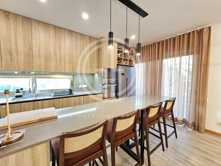 Image No.10-3 Bed House for sale