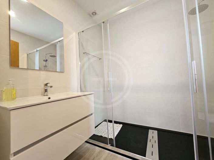 Image No.15-3 Bed House for sale