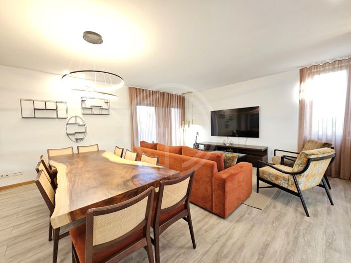 Image No.6-3 Bed House for sale