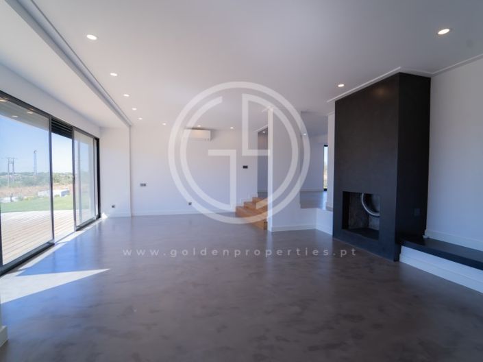 Image No.10-5 Bed House for sale