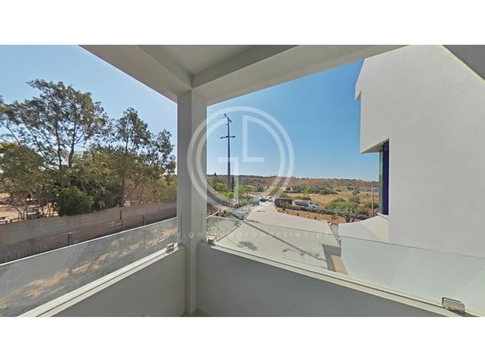 Image No.101-5 Bed House for sale