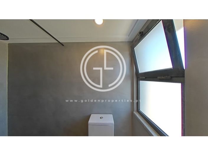 Image No.102-5 Bed House for sale