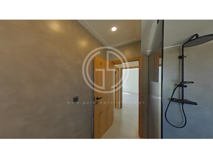 Image No.104-5 Bed House for sale