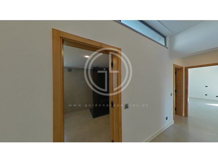 Image No.106-5 Bed House for sale