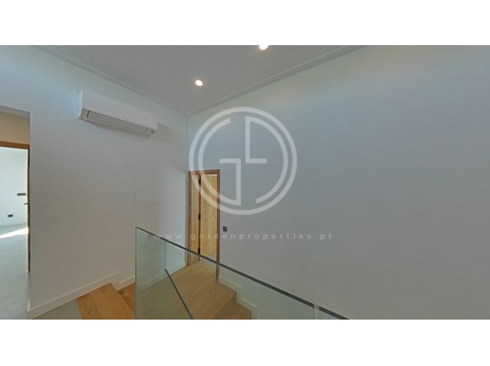 Image No.107-5 Bed House for sale