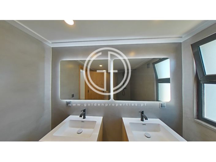 Image No.108-5 Bed House for sale