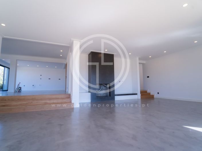 Image No.11-5 Bed House for sale