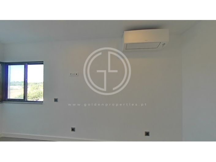 Image No.111-5 Bed House for sale