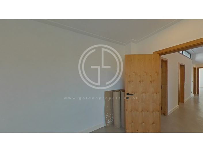 Image No.112-5 Bed House for sale